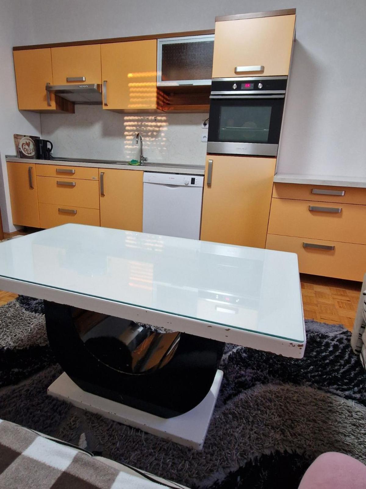 Apartma-Sobe Lejla Vipava Εξωτερικό φωτογραφία