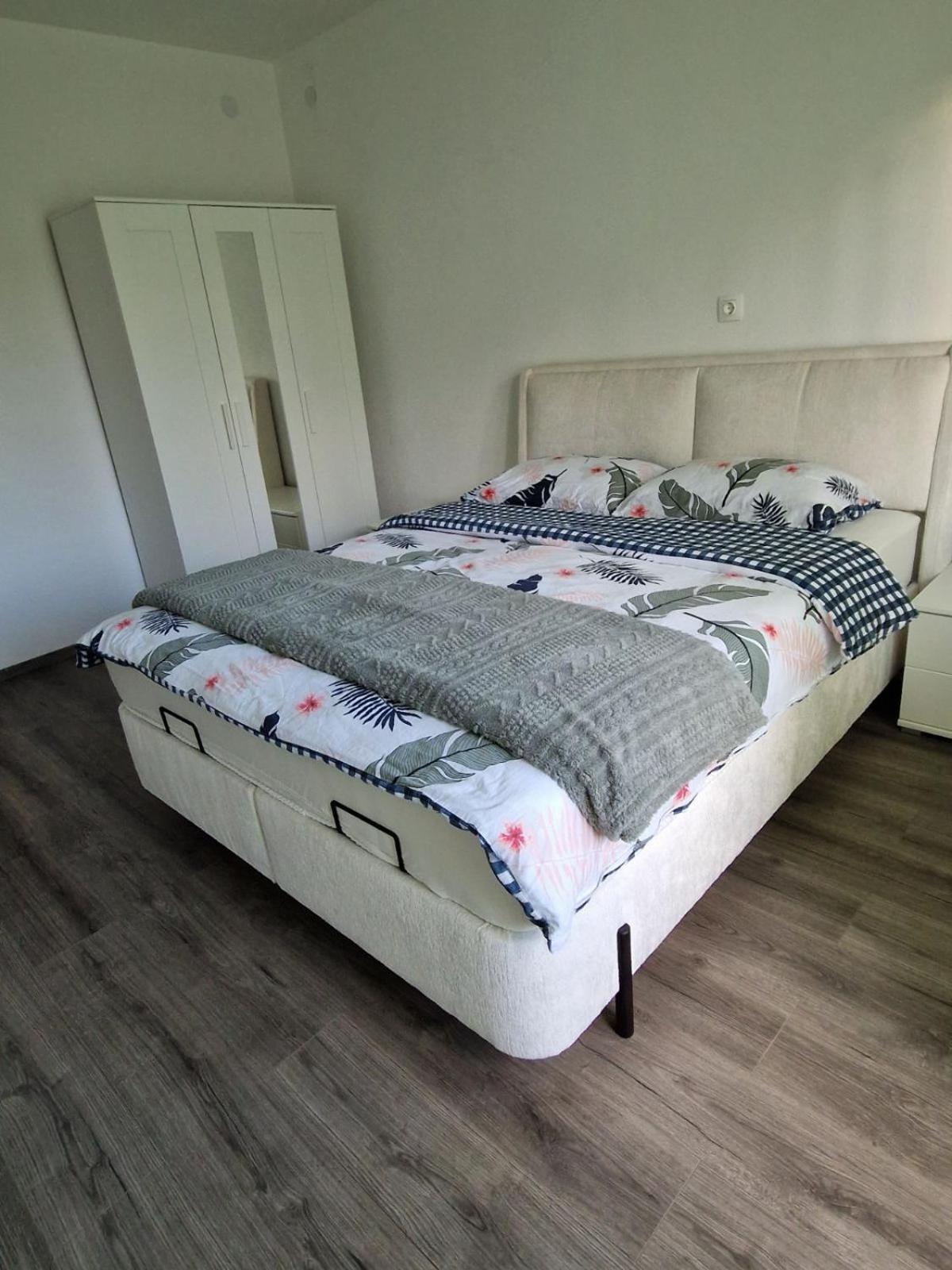 Apartma-Sobe Lejla Vipava Εξωτερικό φωτογραφία