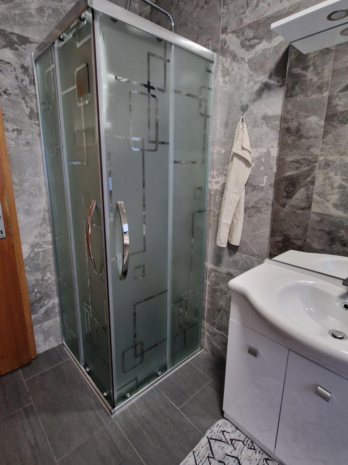 Apartma-Sobe Lejla Vipava Εξωτερικό φωτογραφία