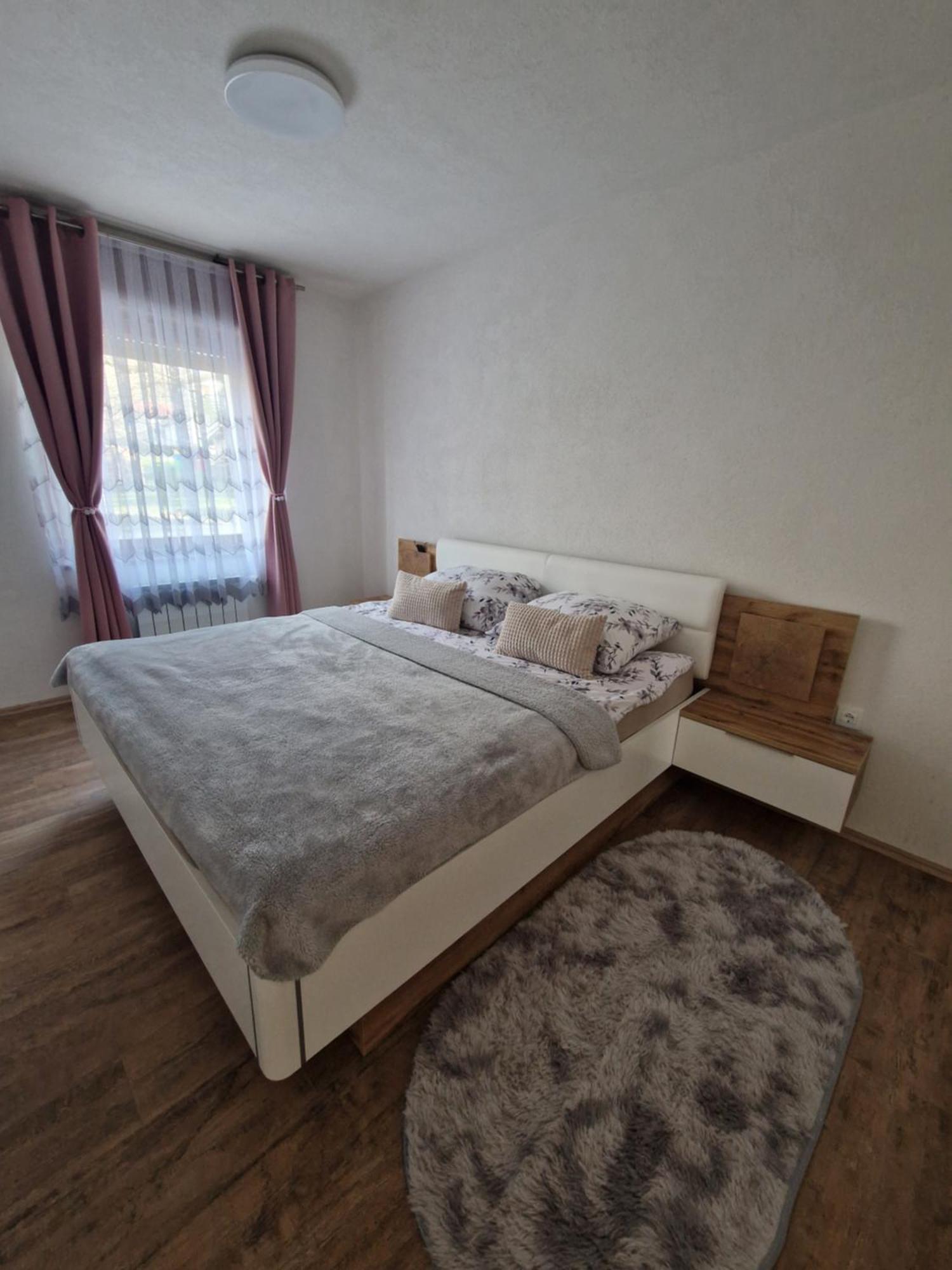 Apartma-Sobe Lejla Vipava Εξωτερικό φωτογραφία
